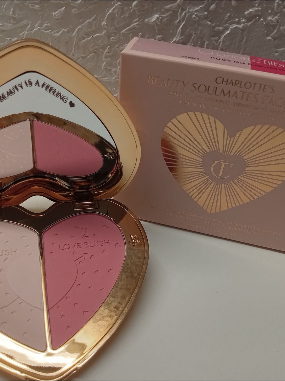 Charlotte Tilbury Heart-Shaped Blush & Highlighter Duo - Light Pink & Rose Pink - Picture 3 of 5